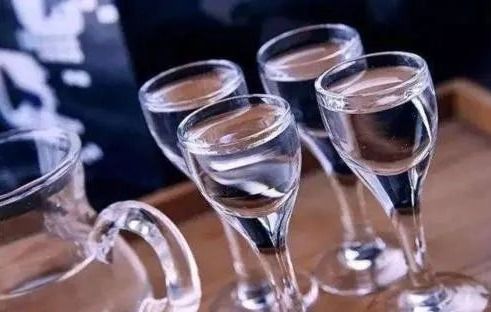 液態(tài)發(fā)酵法白酒等于酒精生產(chǎn)工藝，是真的嗎？